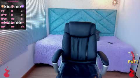 Snapshot of lucy_greys_ chatting on 01-13-26, 12:32 Lucy Greys online show from 01-13-26, 12:32