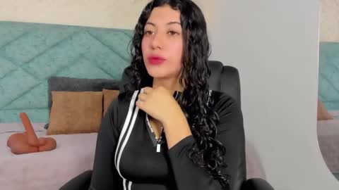 Snapshot of lucy_greys_ chatting on 02-17-26, 11:50 Lucy Greys online show from 02-17-26, 11:50