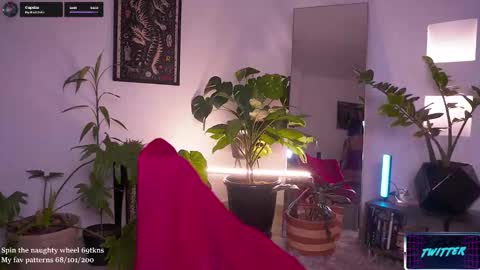 Snapshot of lucyallenx chatting on 09-30-25, 10:04 Lucy Alien online show from 09-30-25, 10:04