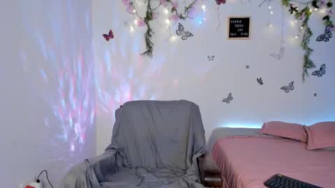 Snapshot of lucygarciia chatting on 12-29-24, 01:13 Lucy online show from 12-29-24, 01:13