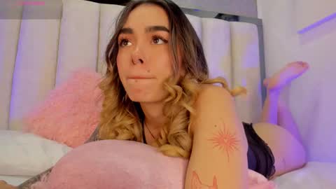 Snapshot of lucyvega4 chatting on 09-23-25, 04:48 Lucy online show from 09-23-25, 04:48