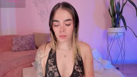 Snapshot of lucyvega4 chatting on 10-27-25, 04:38 Lucy online show from 10-27-25, 04:38