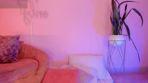 Snapshot of lucyvega4 chatting on 10-29-25, 04:59 Lucy online show from 10-29-25, 04:59