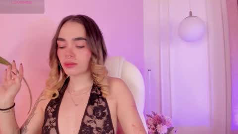 Snapshot of lucyvega4 chatting on 10-30-25, 04:14 Lucy online show from 10-30-25, 04:14