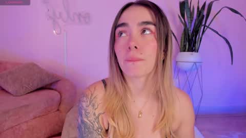 Snapshot of lucyvega4 chatting on 11-01-25, 04:36 Lucy online show from 11-01-25, 04:36