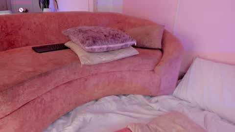 Snapshot of lucyvega4 chatting on 11-20-25, 04:45 Lucy online show from 11-20-25, 04:45