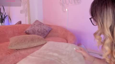 Snapshot of lucyvega4 chatting on 11-28-25, 04:48 Lucy online show from 11-28-25, 04:48