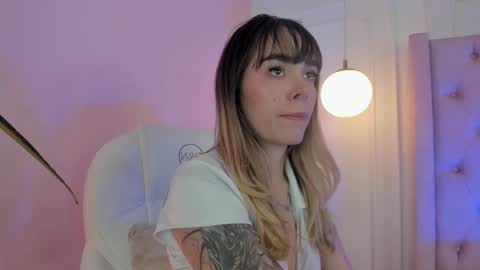 Snapshot of lucyvega4 chatting on 12-15-25, 04:39 Lucy online show from 12-15-25, 04:39