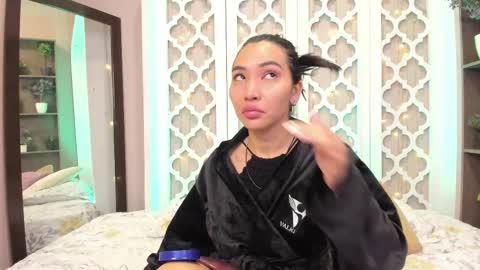 Lucy Liiu online show from 12-24-24, 09:06