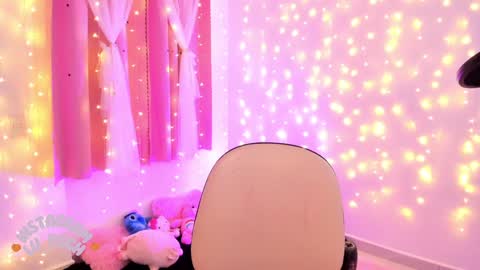 LUCYY FROM HOME  online show from 01-15-25, 03:00