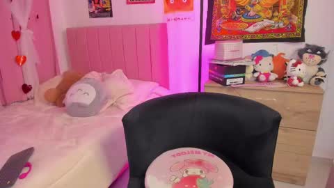 LUCYY FROM HOME  online show from 10-17-25, 01:53