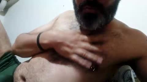 Snapshot of luis2988z chatting on 10-29-25, 04:26 Hairyman online show from 10-29-25, 04:26