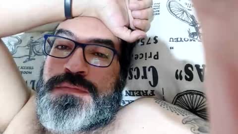 Snapshot of luis2988z chatting on 11-08-25, 10:59 Hairyman online show from 11-08-25, 10:59