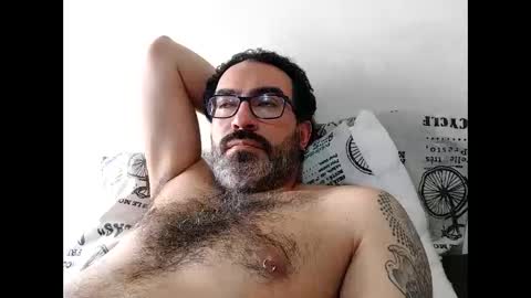 Snapshot of luis2988z chatting on 11-17-25, 08:58 Hairyman online show from 11-17-25, 08:58