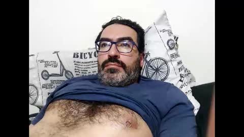 Snapshot of luis2988z chatting on 11-19-25, 01:38 Hairyman online show from 11-19-25, 01:38