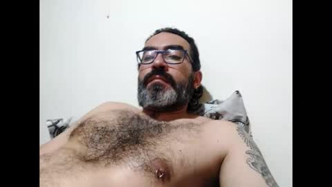 Snapshot of luis2988z chatting on 12-05-25, 06:00 Hairyman online show from 12-05-25, 06:00
