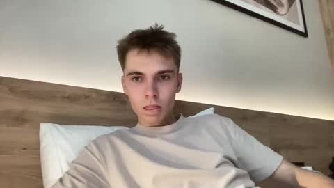 Luis online show from 11-24-25, 08:36