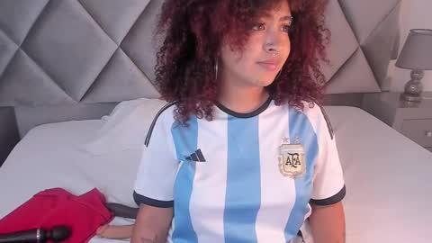 Snapshot of luisa_cameron chatting on 01-18-25, 07:58 online show from 01-18-25, 07:58