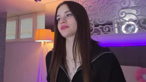 LuisaClover online show from 02-26-26, 01:54