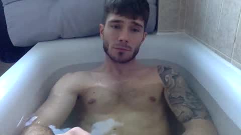 Snapshot of luisbadx chatting on 12-15-25, 02:21 Luis Badx online show from 12-15-25, 02:21