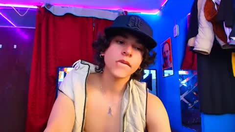 Snapshot of luke_howland chatting on 03-08-25, 01:06 Luke online show from 03-08-25, 01:06