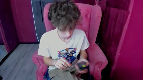 Snapshot of luke_sweet chatting on 11-27-25, 11:45 Luke online show from 11-27-25, 11:45