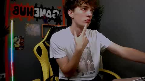 Snapshot of luke_sweet chatting on 12-02-25, 10:42 Luke online show from 12-02-25, 10:42