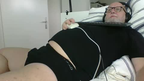 Snapshot of luley58 chatting on 02-26-25, 06:37 luley58 online show from 02-26-25, 06:37