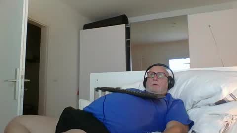 Snapshot of luley58 chatting on 09-15-25, 06:52 luley58 online show from 09-15-25, 06:52