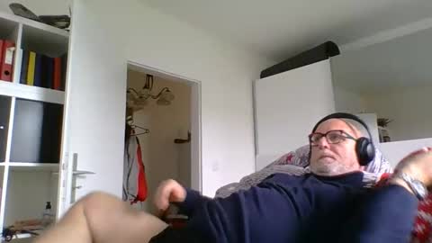 Snapshot of luley58 chatting on 10-12-25, 12:48 luley58 online show from 10-12-25, 12:48