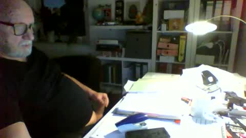 Snapshot of luley58 chatting on 12-15-25, 06:28 luley58 online show from 12-15-25, 06:28