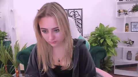 Lily online show from 09-14-25, 07:18
