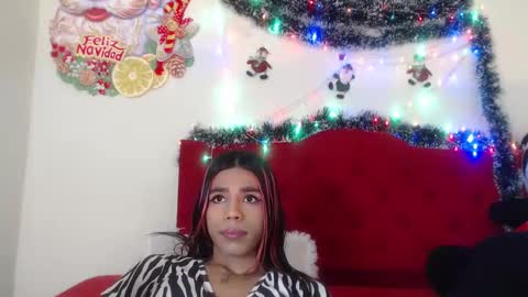 Snapshot of luluu_08 chatting on 12-14-24, 05:47 LULU online show from 12-14-24, 05:47