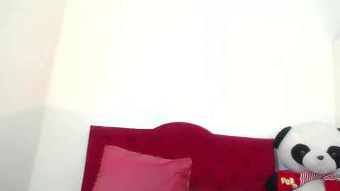 Snapshot of luluu_08 chatting on 01-22-25, 06:31 LULU online show from 01-22-25, 06:31