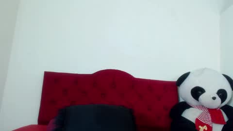 Snapshot of luluu_08 chatting on 02-05-25, 06:37 LULU online show from 02-05-25, 06:37