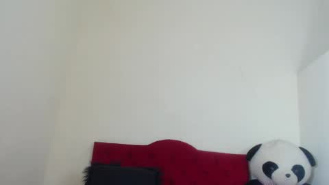 Snapshot of luluu_08 chatting on 02-06-25, 09:17 LULU online show from 02-06-25, 09:17