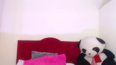 Snapshot of luluu_08 chatting on 02-20-25, 05:40 LULU online show from 02-20-25, 05:40