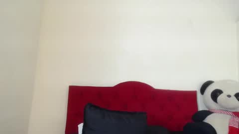 Snapshot of luluu_08 chatting on 03-05-25, 05:29 LULU online show from 03-05-25, 05:29