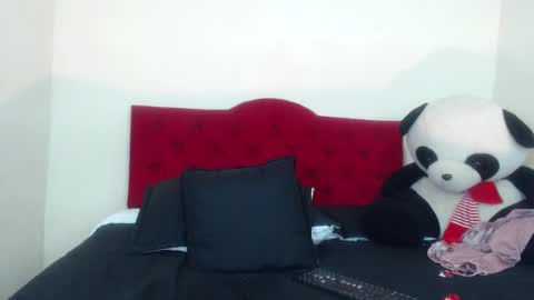 Snapshot of luluu_08 chatting on 03-09-25, 12:53 LULU online show from 03-09-25, 12:53