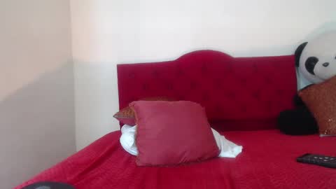 Snapshot of luluu_08 chatting on 03-12-25, 05:07 LULU online show from 03-12-25, 05:07