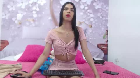 Snapshot of luluu_08 chatting on 09-20-25, 03:02 LULU online show from 09-20-25, 03:02