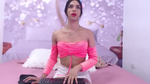 Snapshot of luluu_08 chatting on 09-24-25, 07:06 LULU online show from 09-24-25, 07:06