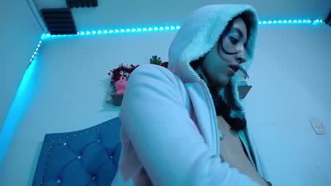 Snapshot of luly_blue chatting on 12-03-24, 10:28 Luly online show from 12-03-24, 10:28