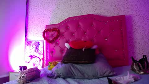 Snapshot of luly_blue chatting on 09-17-25, 04:14 Luly online show from 09-17-25, 04:14