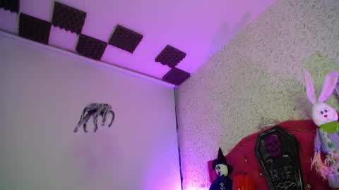 Snapshot of luly_blue chatting on 10-25-25, 10:34 Luly online show from 10-25-25, 10:34