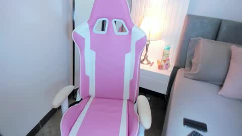 Lucy online show from 11-25-25, 11:43