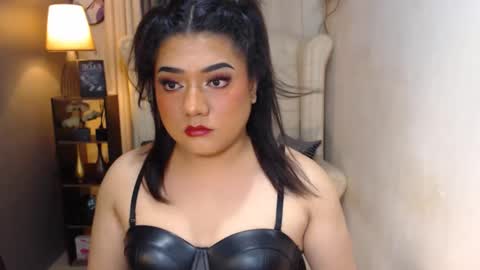 Snapshot of luminagandara chatting on 12-01-24, 04:29 QueenBritney online show from 12-01-24, 04:29