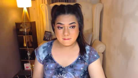 Snapshot of luminagandara chatting on 12-08-24, 06:39 QueenBritney online show from 12-08-24, 06:39