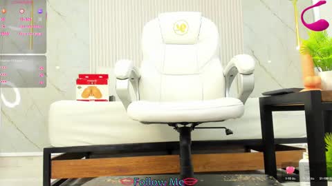 Snapshot of luminous__queen chatting on 02-12-25, 11:51 luminous__queen online show from 02-12-25, 11:51