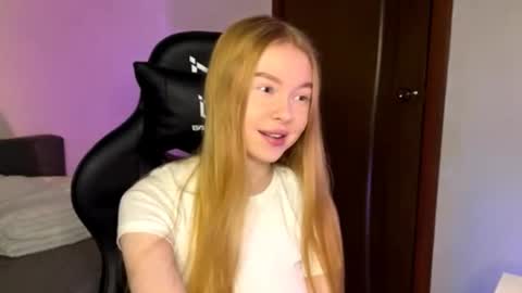 Sia online show from 12-19-25, 04:58